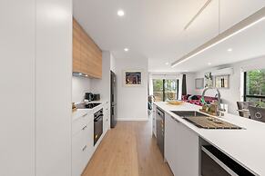 Gorgeous 4 Bedroom House - Blackmans Bay