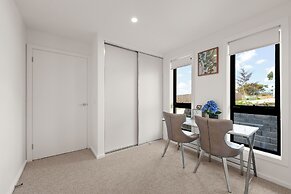 Gorgeous 4 Bedroom House - Blackmans Bay