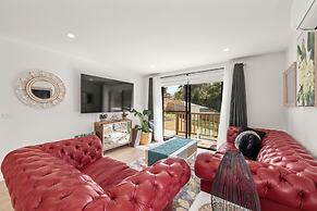 Gorgeous 4 Bedroom House - Blackmans Bay