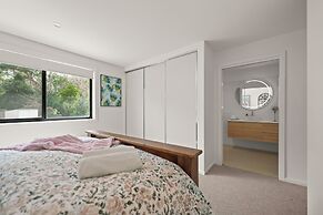 Gorgeous 4 Bedroom House - Blackmans Bay