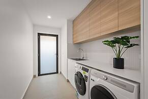 Gorgeous 4 Bedroom House - Blackmans Bay