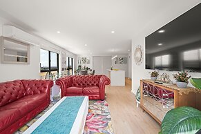 Gorgeous 4 Bedroom House - Blackmans Bay