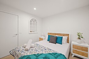 Gorgeous 4 Bedroom House - Blackmans Bay