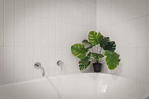 Gorgeous 4 Bedroom House - Blackmans Bay