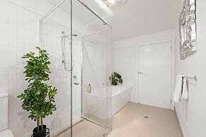 Gorgeous 4 Bedroom House - Blackmans Bay