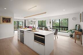 Gorgeous 4 Bedroom House - Blackmans Bay