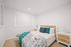 Gorgeous 4 Bedroom House - Blackmans Bay