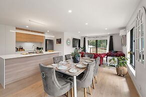 Gorgeous 4 Bedroom House - Blackmans Bay