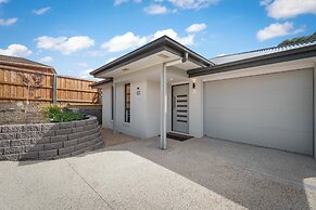 Gorgeous 4 Bedroom House - Blackmans Bay