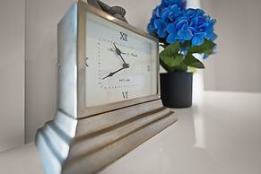 Gorgeous 4 Bedroom House - Blackmans Bay