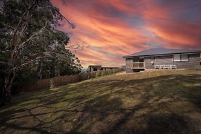 Gorgeous 4 Bedroom House - Blackmans Bay