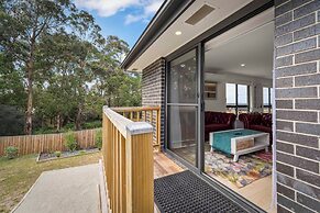 Gorgeous 4 Bedroom House - Blackmans Bay