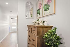 Gorgeous 4 Bedroom House - Blackmans Bay