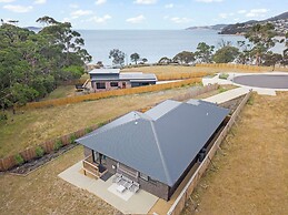 Gorgeous 4 Bedroom House - Blackmans Bay