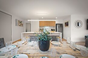 Gorgeous 4 Bedroom House - Blackmans Bay