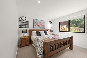 Gorgeous 4 Bedroom House - Blackmans Bay