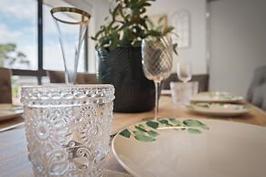 Gorgeous 4 Bedroom House - Blackmans Bay