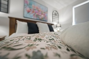 Gorgeous 4 Bedroom House - Blackmans Bay