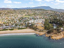 Gorgeous 4 Bedroom House - Blackmans Bay