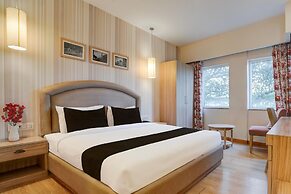 Elegant Stays With Rooftop Restro and Hill View