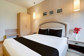 Elegant Stays With Rooftop Restro and Hill View