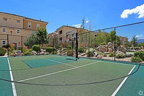 New Cozy 1BR Apt With Gym Sauna Heated Pool Access