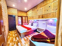 Hotel Lake View Mall Road Near Lake