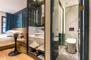 Jinglai Hotel (Shanghai Bund East Nanjing Road Pedestrian Street)