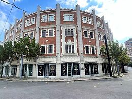 Jinglai Hotel (Shanghai Bund East Nanjing Road Pedestrian Street)