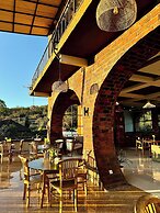 Caldera Hotel & Restaurant