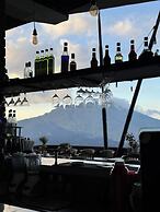 Caldera Hotel & Restaurant