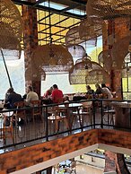 Caldera Hotel & Restaurant