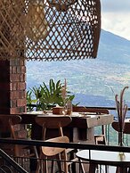 Caldera Hotel & Restaurant