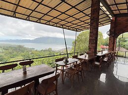 Caldera Hotel & Restaurant