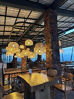 Caldera Hotel & Restaurant