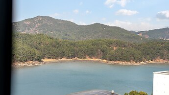 Yeosu Wellstay Pool Villa
