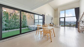 Yeosu Wellstay Pool Villa