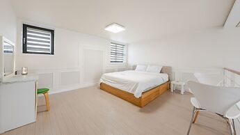 Yeosu Wellstay Pool Villa