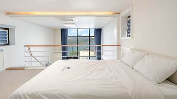 Yeosu Wellstay Pool Villa