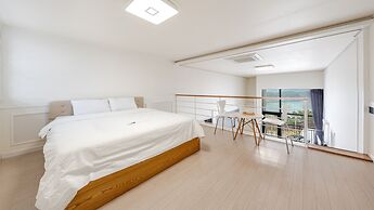 Yeosu Wellstay Pool Villa