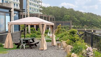 Yeosu Wellstay Pool Villa