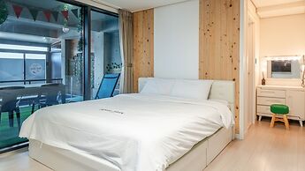 Yeosu Wellstay Pool Villa