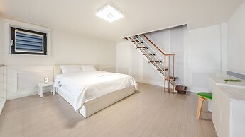 Yeosu Wellstay Pool Villa