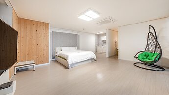 Yeosu Wellstay Pool Villa