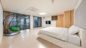 Yeosu Wellstay Pool Villa