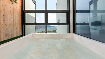 Yeosu Wellstay Pool Villa