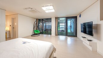Yeosu Wellstay Pool Villa