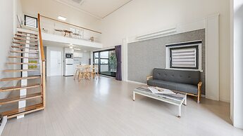 Yeosu Wellstay Pool Villa