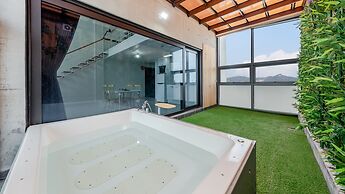 Yeosu Wellstay Pool Villa