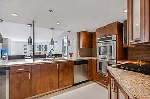 Ocean Comfort With Balcony and Pool